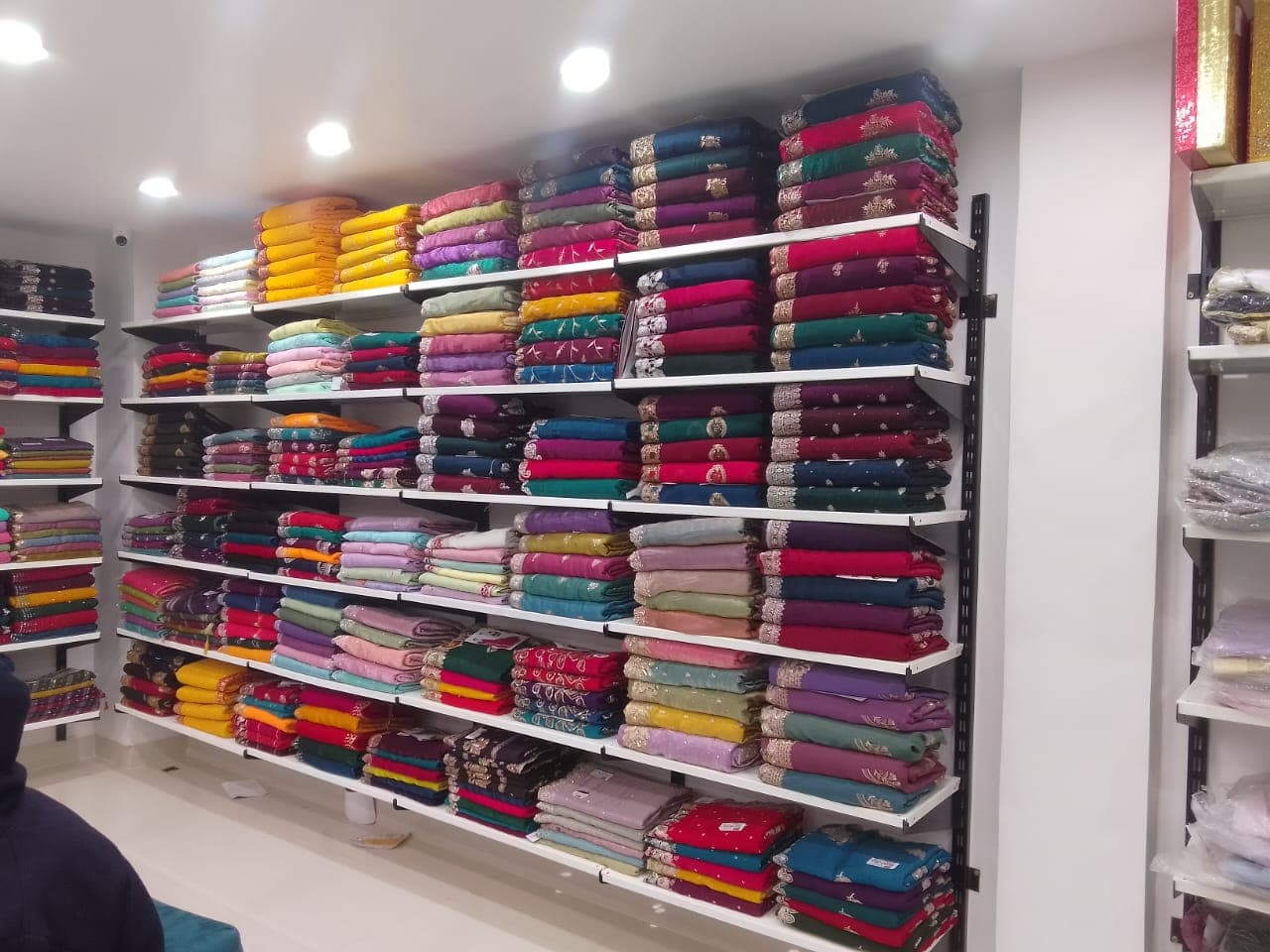Lahnga Sadi Rack thumbnail 3